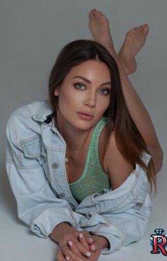 Juliana-12-20-1-470x705_vb_c Juliana-12-20-1-470x705_vb_c