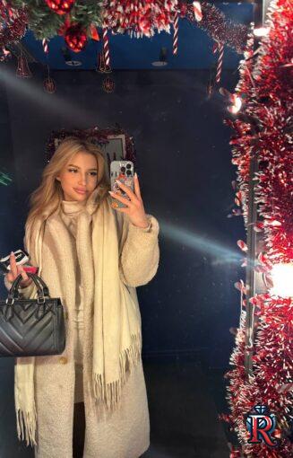 photo_5206433079781092003_y