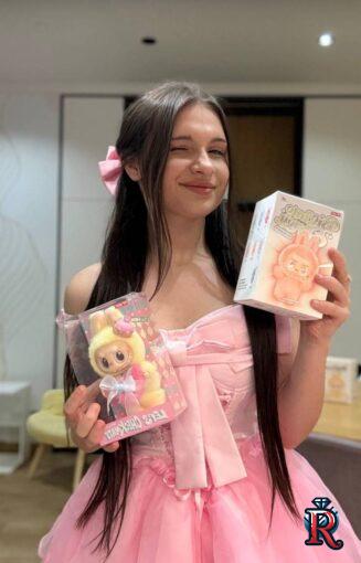 photo_5233680983670853175_y