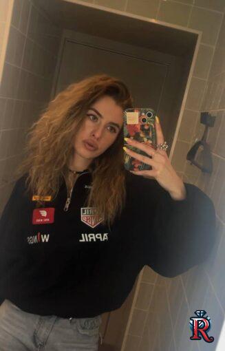 photo_5251663930131084073_y