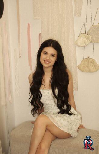 photo_5289589419067703965_y