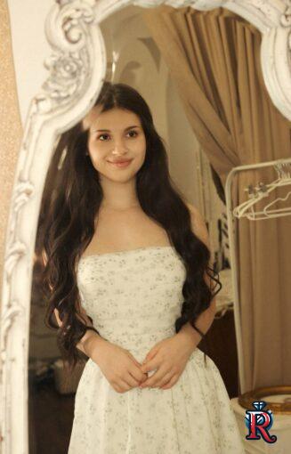 photo_5289589419067703972_y