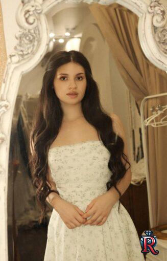 photo_5289589419067703973_y