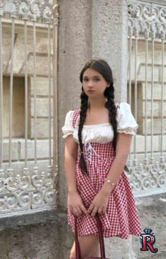 photo_5289589419067703977_y