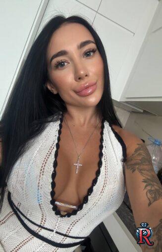 photo_5310153439013111792_y