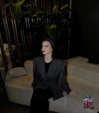 photo_5312315143297824175_y