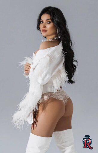 photo_5323556232352623695_y