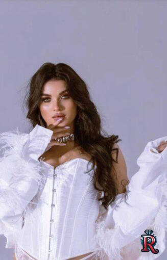 photo_5323556232352623699_y