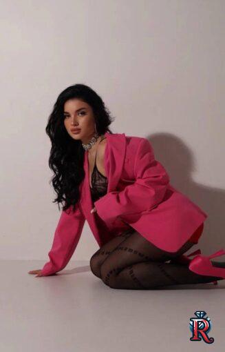 photo_5323556232352623700_y