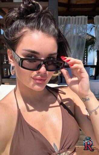 photo_5323556232352623704_y