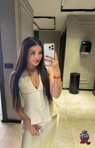 photo_5323556232352623705_y