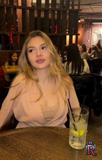 photo_5332770238577631406_y