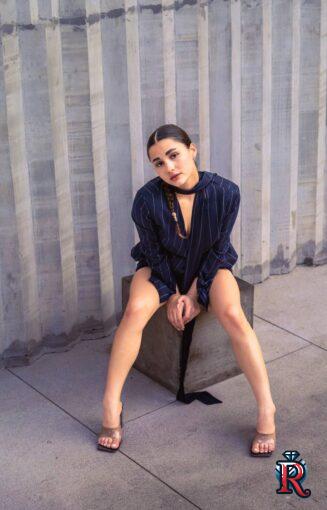 photo_5339241740680425523_y