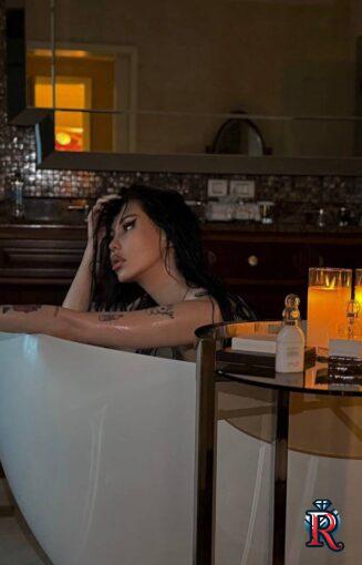 photo_5345923043345695377_y