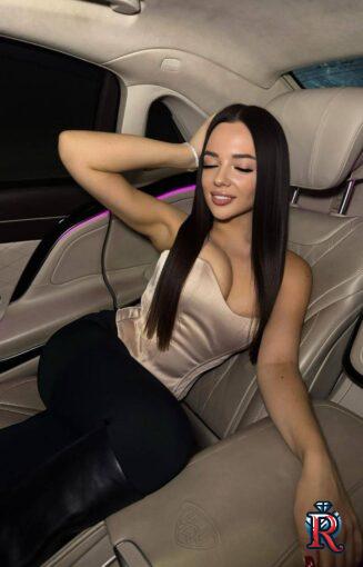 photo_5348572471235382397_y