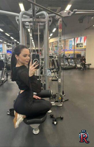 photo_5348572471235382398_y