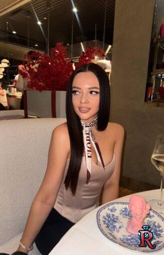 photo_5348572471235382399_y