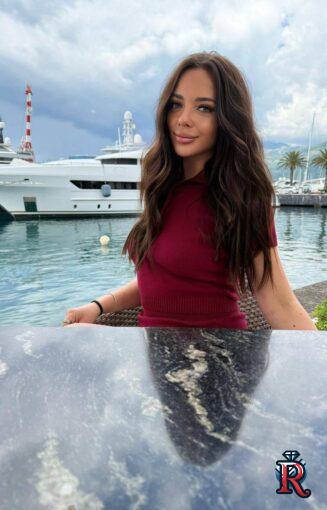 photo_5348572471235382400_y