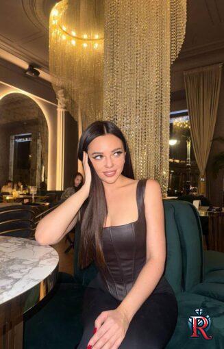 photo_5348572471235382403_y