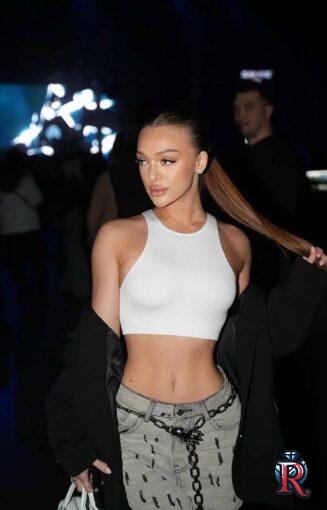 photo_5368324080933139732_y