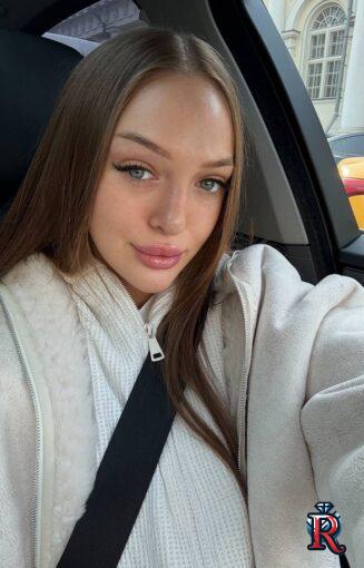 photo_5368324080933139733_y