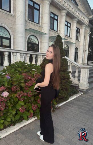 photo_5373157692962634670_y