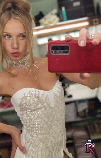 photo_5377593337617441759_y