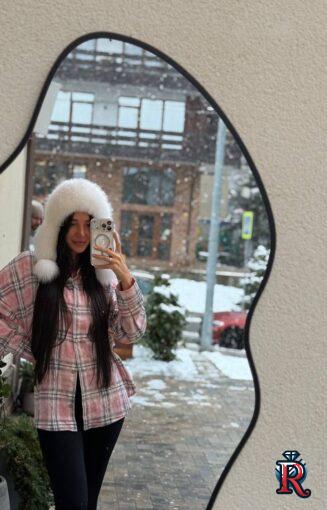 photo_5377758620843894566_y