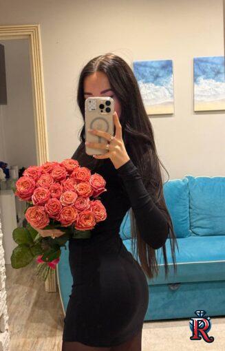 photo_5377758620843894570_y