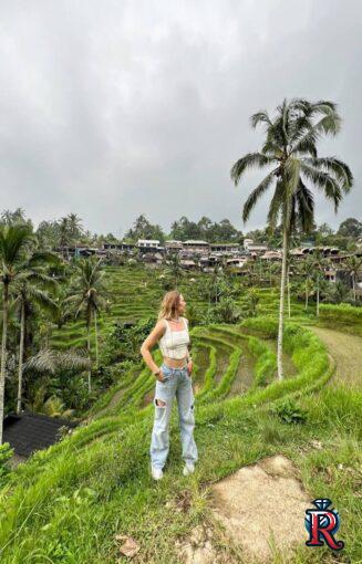 photo_5386348048629755641_y