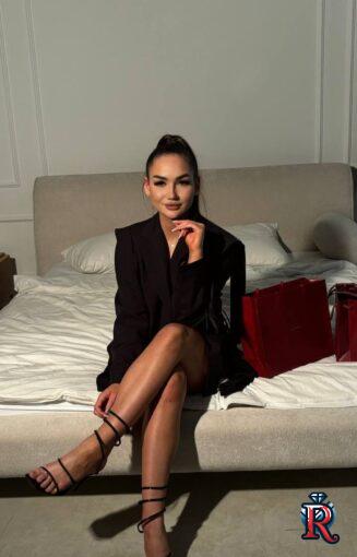 photo_5397928779403355611_y