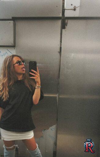 photo_5404350013208916310_y