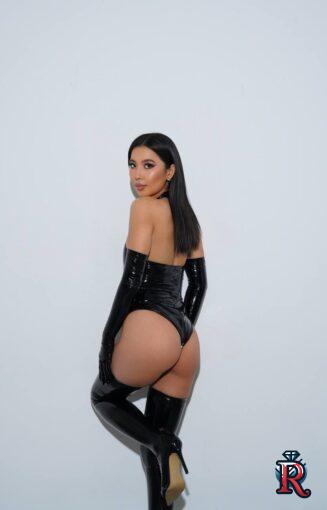 photo_5413784411385748778_y