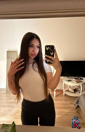 photo_5436385448420312155_y