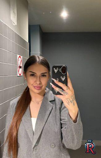 photo_5436385448420312161_y