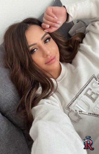 photo_5442799608414728277_y