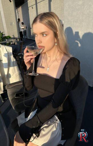 photo_5472131679540863221_y