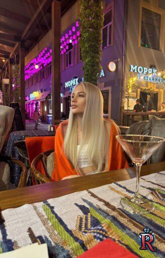 photo_5881995177327970822_y